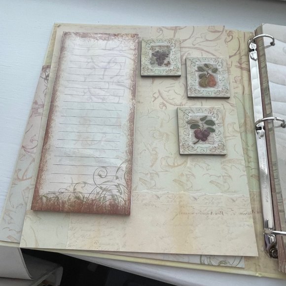 New Seasons Recipe Keeper Hardcover Binder with Magnets and Notepad - Picture 2 of 8